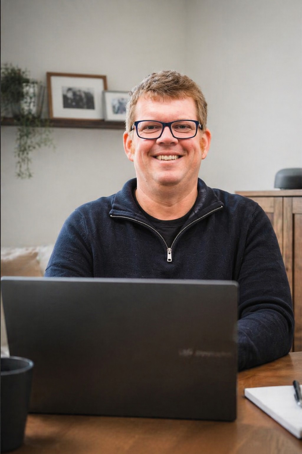 Christian Rüsken am Schreibtisch